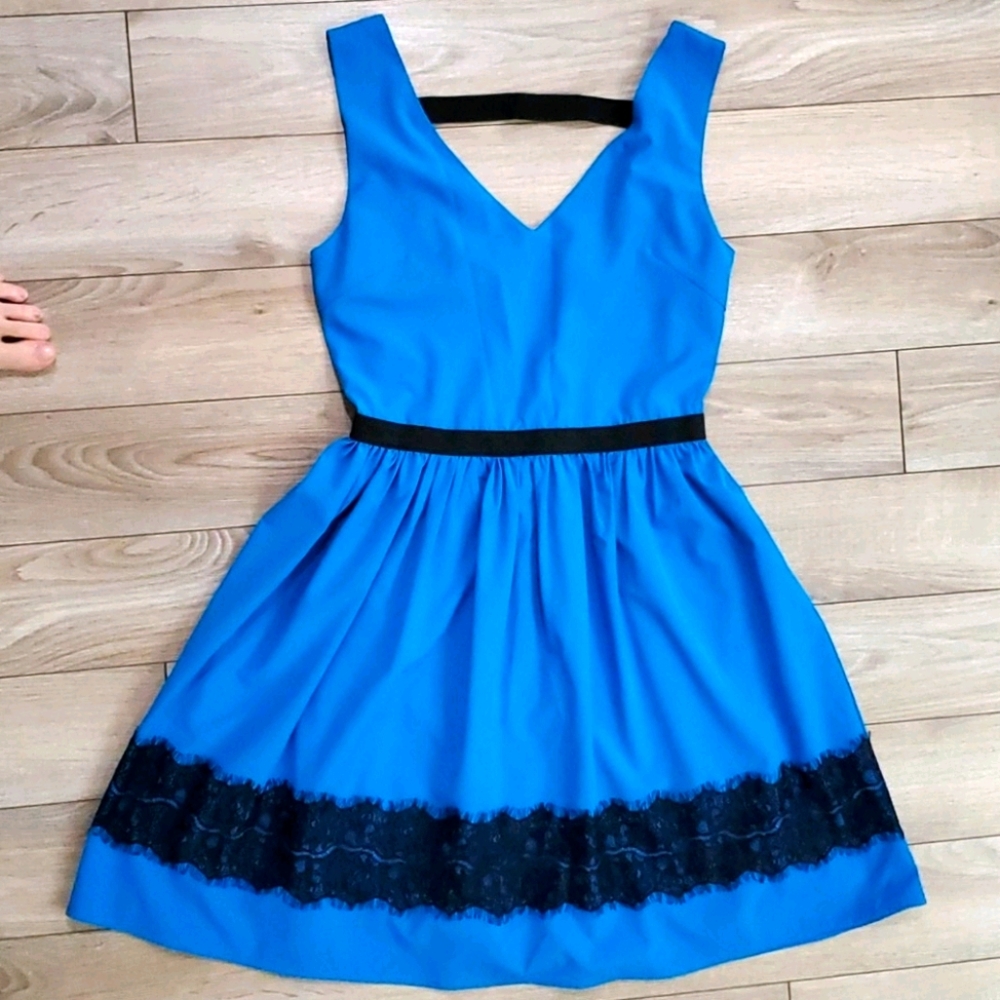 Ya Los Angeles Flowy Backless Blue dress With Black Lace Size Large
